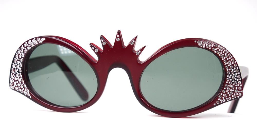 Brille mit Strass besetzt. Einzelstück aus den 80er Jahren hergestellt in Frankreich, Sondermodell