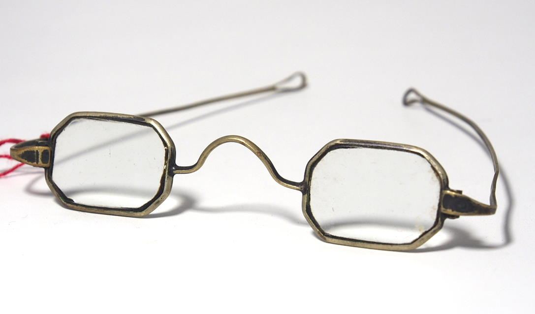 Brille aus dem Brillenmuseum eckige Brille 978