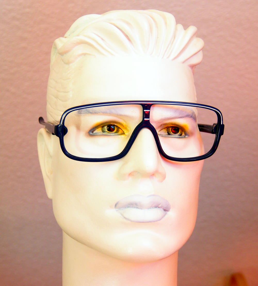 Brille mit Steckbügeln und Gespinst zum besseren Halt. Echt Vintage