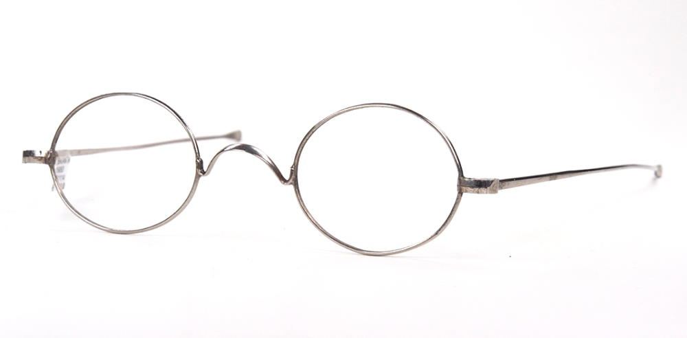 Ovale antike Brille aus dem Ende des 19. Jahrhunderts