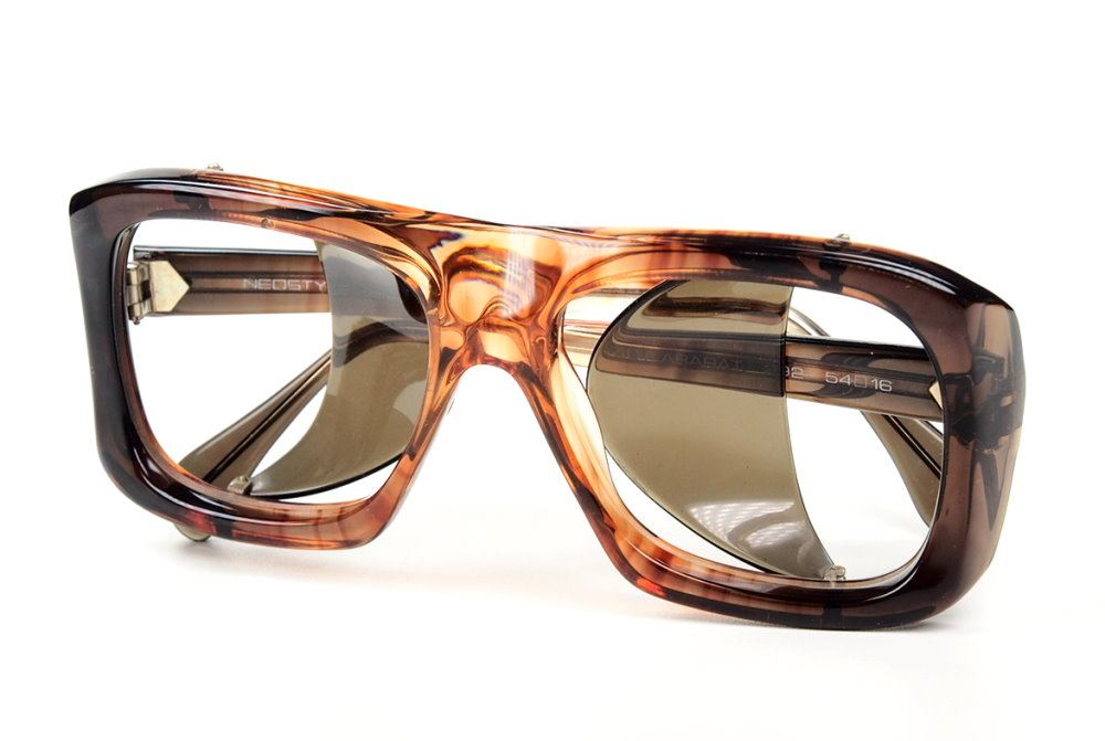 Schutzbrille mit einklappbaren Seitenschutzen zum Superpreis