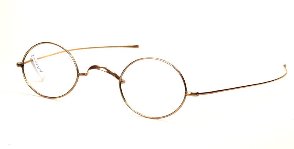 Ovale antike Brille aus der Zeit um Neunzehnhundert, noch fabrikneu