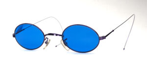 Ovale Metallbrille mit sehr seltenen kobaltblauen Kunststoffgläsern
