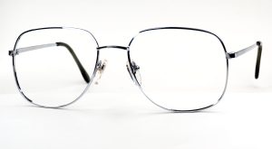 Vintagebrille 90er Jahre, Essilor Paris in silber und groß