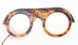 Meisterbrille der Nuernberger Brillenmacher um 1700 aus dem Brillenmuseum in Hamburg
