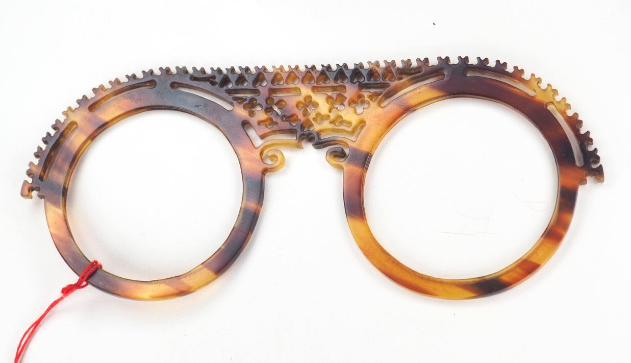 Meisterbrille der Nuernberger Brillenmacher um 1700 aus dem Brillenmuseum in Hamburg