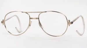 Kultbrille der 70er Jahre mit Sportbügeln