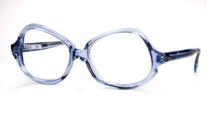 Hellblaue Vintagebrille in besonders schöner Form