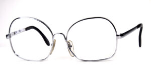 Kultbrille der 70er Jahre, silberfarben. Von Neostyle